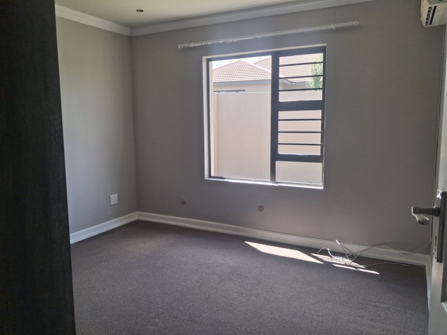 To Let 3 Bedroom Property for Rent in Hillside Free State